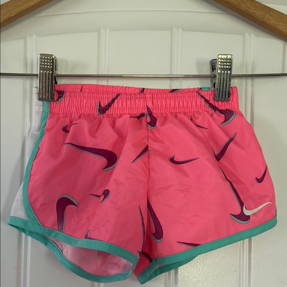NIKE Girls Shorts Size 2T - Picture 1 of 3